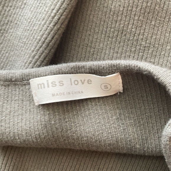 V neck olive crop top - Picture 2 of 3